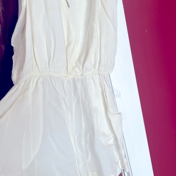 Sleeveless White Romper - Picture 3 of 5